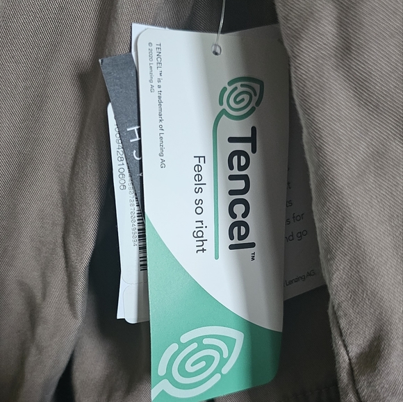 Long Sleeve High-Low Hem Gathered Bodice Top - Picture 9 of 11